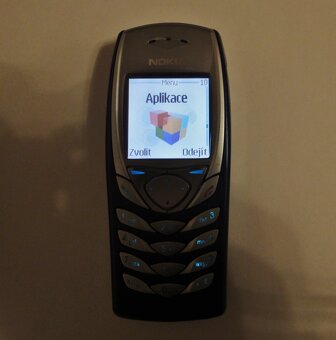 Nokia 6100 s baterií - sbírkový stav