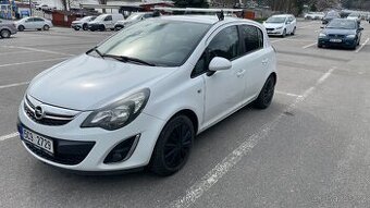 Opel Corsa 1.4, původ ČR, pravidelný servis