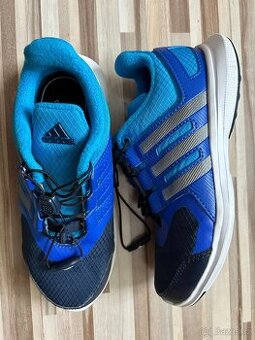 Adidas zateplené tenisky 31