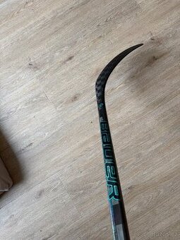 Hokejka Bauer TWITCH, levá, P92 i P28, flex 70, 77, 87 a 102 - 1