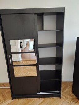 Šatní skříň černá