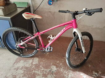 Dívčí horské kolo 27,5" věk 10 - 15 let. velmi lehké