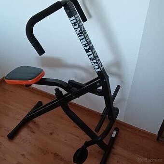 Posilovací stroj TOTAL CRUNCH