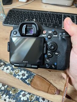 Sony A77 ii s bajonetem A a snímačem APS-C