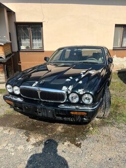 Jaguar XJ308 V8 3.2L výbava executive
