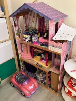 Dřevěný domeček pro panenky Barbie