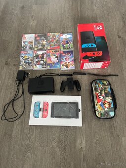 PRODÁM: Nintendo Switch V1 (Neon Red/Blue) + 8 HER + 32GB KA