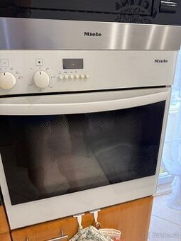 Vestavná trouba Miele