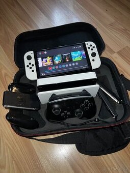 Nintendo Switch OLED + Příslušenství