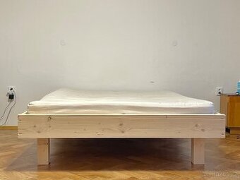 Masivní postel s futonem 160x200