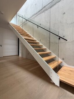 Ocelové schodiště, schody + skleněné zábradlí