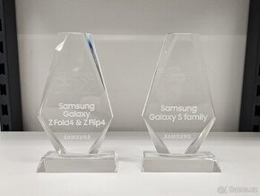 Skleněné Samsung plakety