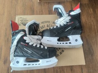 Chlapecké brusle 37