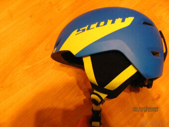 P: Dětská lyžařská přilba Scott  + brýle + termo tričko