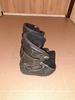 Prodám boty na snowboarding