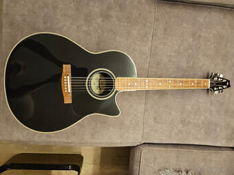 Česká akustická polomasivní kytara FURCH Ovation