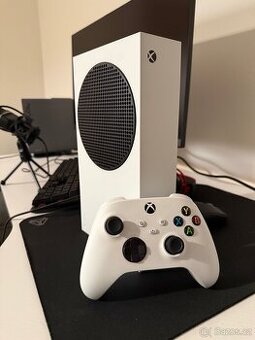 Xbox Series S 512GB + originální ovladač – skvělý stav