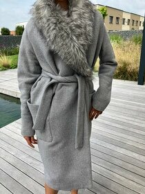 VLNĚNÝ kabát RESERVED vel 34