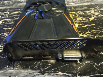 Gigabyte GV-RX560OC-4GD - 1