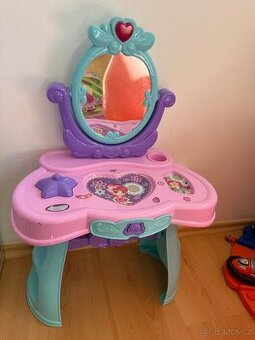 Kosmetický stoleček