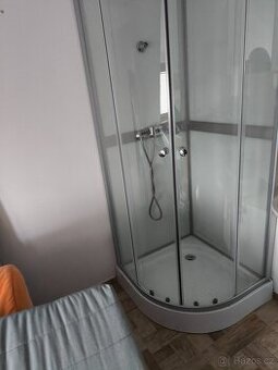 Sprchové kouty zánovní 80x80 a 90x90cm