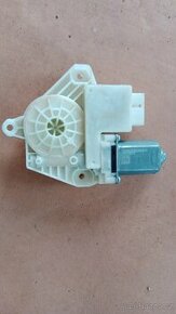 Škoda Fabia 3 Motorek stahovačky pravý zadní