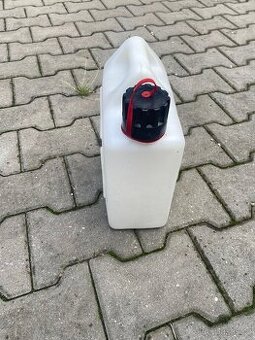 Prodam plast kanystr na vodu