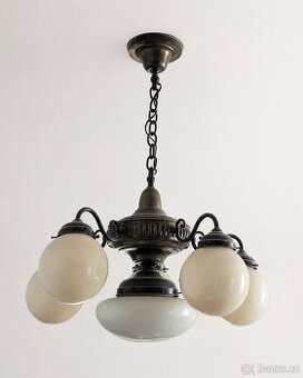 Starožitný mosazný lustr s 5 rameny, opálové sklo (cca 1910)