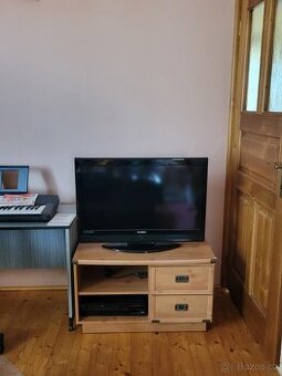 Skříňka pod televizi a skleněný regál