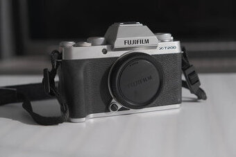 Fujifilm X-T200