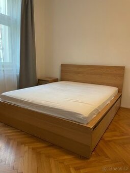 Postel IKEA 160x200 cm + noční stolek