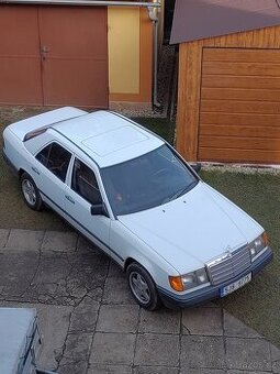 Mercedes Benz w 124 200 D manuál