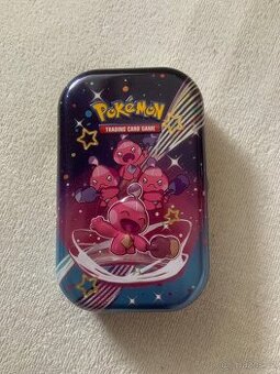 🎴 Pokémon TCG – Startovací balíček + plechová krabička