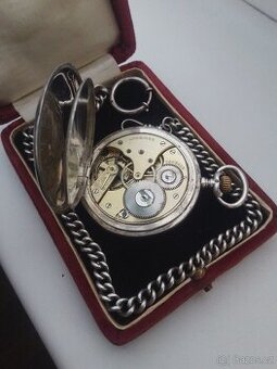 Třiplášťove Longines v etui