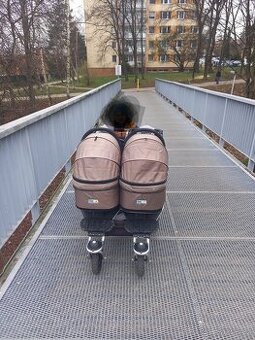 Kočár pro dvojčata TFK