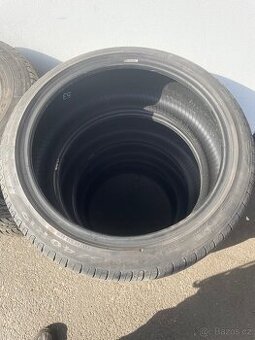 235/40 R19 pirelli