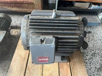 Elektromotor-MEZ Ital-3-AP132M-2