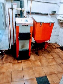 Automatický kotel s regulovaným podavačem