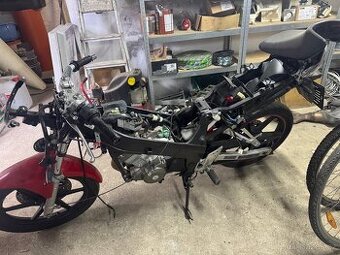 Honda cbr125r 2005