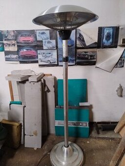 elektrický stojanový infrazářič