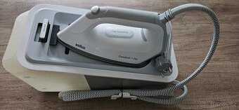 Parní generátor značky Braun IS7155WH CareStyle 7 Pro.
