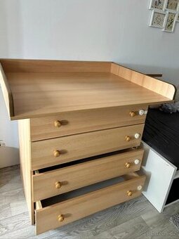 Komoda s přebalovacím pultem + dárek