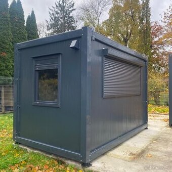 Obytný kontejner o rozměru 2,4 x 4 m