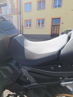 Sedlo BMW R 1300 GSA , komfortní vyhřívané sedlo snížené.