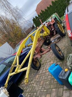 Traktor RS - 09, čelní nakladač