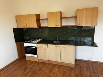 Kuchyňská linka s dřezem a spotřebiči