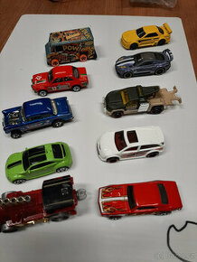 Auta, vlaky, koleje, společenské hry a další hračky