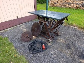 Stolní pila s kolébkou + štípací kužel