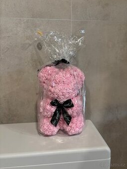 Medvídek z pěnových růží