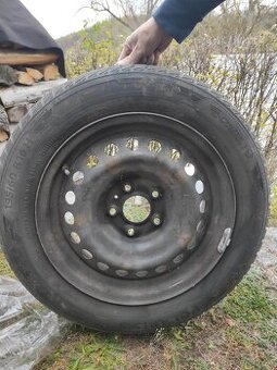 Zimni pneu Barum Polaris 5 195/60 R16 H